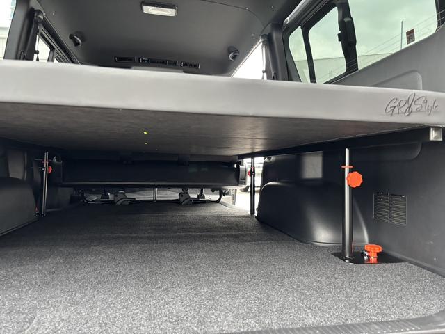 ハイエースバン スーパーＧＬ　ダークプライムＩＩ　ローダウン／１６インチアルミ／フロントエアロ／ベッドキット／アルパインディスプレイオーディオ／衝突軽減ブレーキ（58枚目）