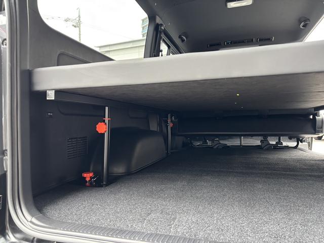ハイエースバン スーパーＧＬ　ダークプライムＩＩ　ローダウン／１６インチアルミ／フロントエアロ／ベッドキット／アルパインディスプレイオーディオ／衝突軽減ブレーキ（59枚目）