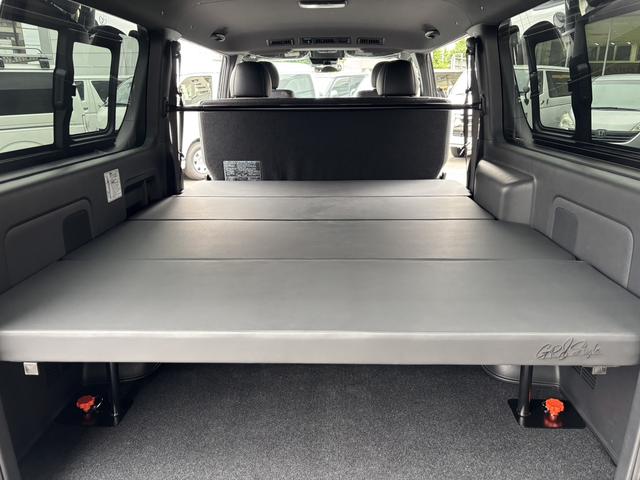 ハイエースバン スーパーＧＬ　ダークプライムＩＩ　ローダウン／１６インチアルミ／フロントエアロ／ベッドキット／アルパインディスプレイオーディオ／衝突軽減ブレーキ（60枚目）