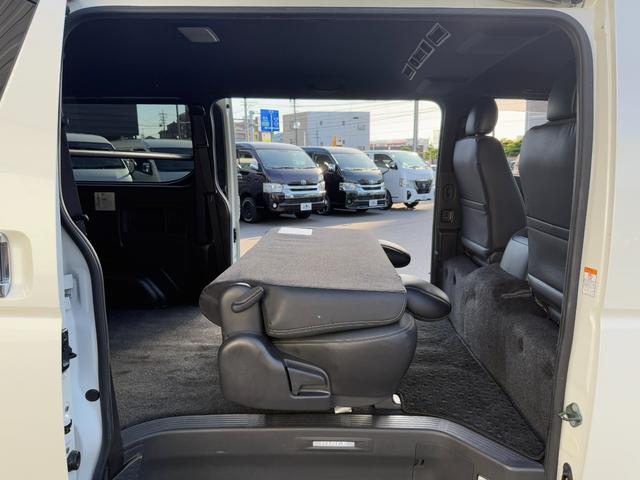 ハイエースバン スーパーGL ダークプライムII 17インチアルミ/フロントエアロ/7インチナビ/DVD視聴可/衝突軽減ブレーキ/バックカメラ/電動スライドドア(50枚目)