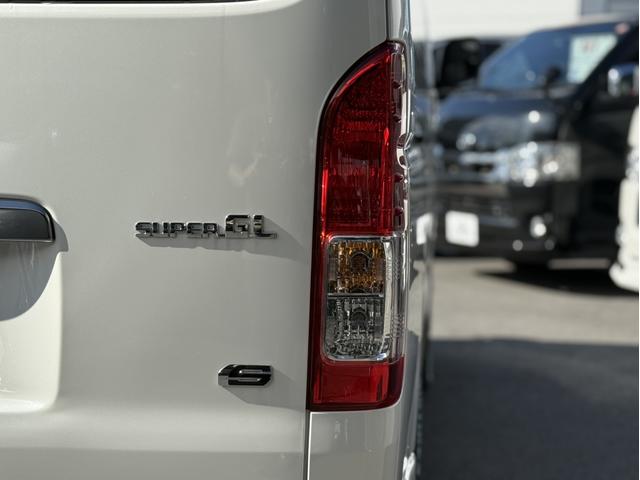 ハイエースバン ロングスーパーGL ダークプライムS 登録済み未使用車/ローダウン/17インチアルミ/カロッツェリア後席モニター/ベッドキット/フルエアロ/(25枚目)