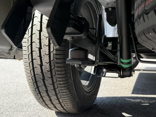 ハイエースバン ロングスーパーGL ダークプライムS 登録済み未使用車/ローダウン/17インチアルミ/カロッツェリア後席モニター/ベッドキット/フルエアロ/(28枚目)