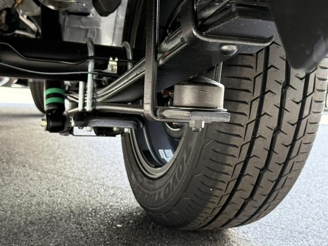 ハイエースバン ロングスーパーGL ダークプライムS 登録済み未使用車/ローダウン/17インチアルミ/カロッツェリア後席モニター/ベッドキット/フルエアロ/(29枚目)