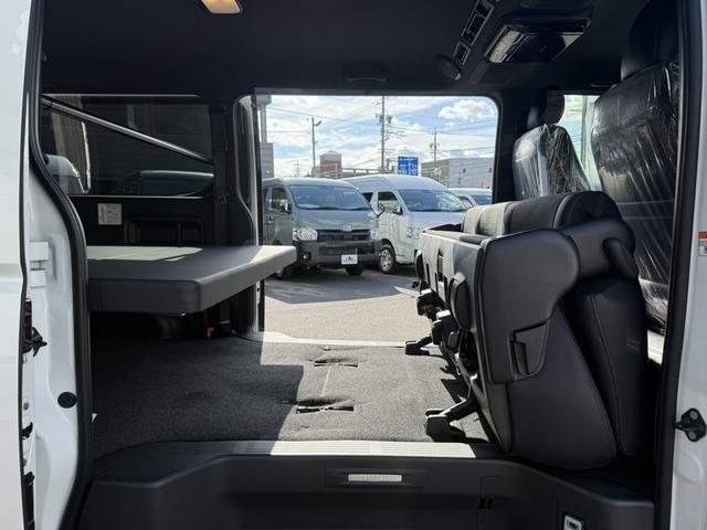 ハイエースバン ロングスーパーGL ダークプライムS 登録済み未使用車/ローダウン/17インチアルミ/カロッツェリア後席モニター/ベッドキット/フルエアロ/(50枚目)