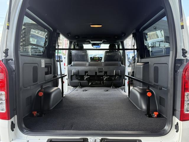 ハイエースバン ロングスーパーGL ダークプライムS 登録済み未使用車/ローダウン/17インチアルミ/カロッツェリア後席モニター/ベッドキット/フルエアロ/(53枚目)
