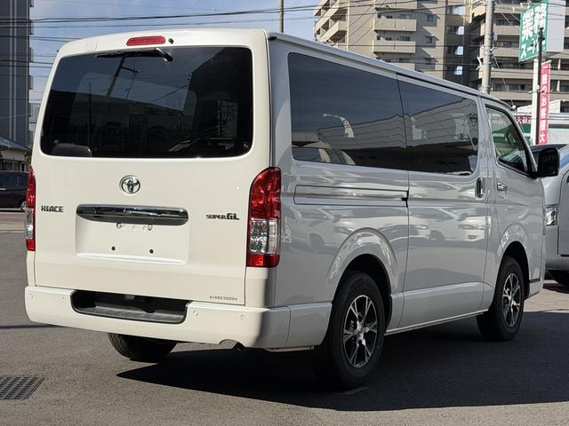 ハイエースバン スーパーＧＬ　ダークプライムＩＩ　後席モニター／アルパイン７インチナビ／ベッドキット／シートカバー／純正１５インチアルミ／ＧＲ８センターコンソール（10枚目）