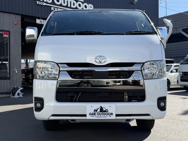 ハイエースバン スーパーＧＬ　ダークプライムＩＩ　後席モニター／アルパイン７インチナビ／ベッドキット／シートカバー／純正１５インチアルミ／ＧＲ８センターコンソール（12枚目）