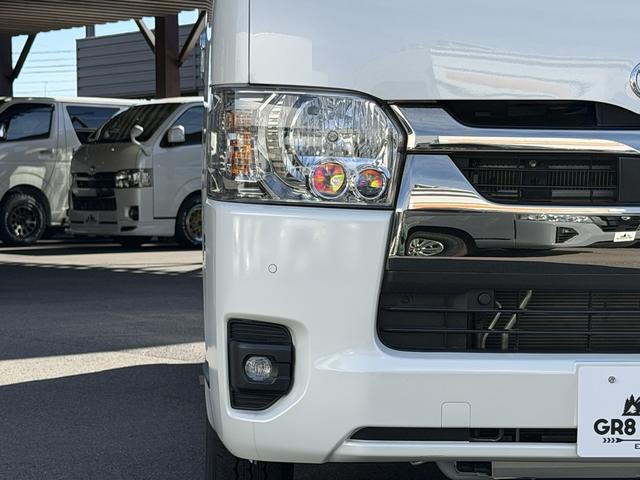 ハイエースバン スーパーＧＬ　ダークプライムＩＩ　後席モニター／アルパイン７インチナビ／ベッドキット／シートカバー／純正１５インチアルミ／ＧＲ８センターコンソール（16枚目）