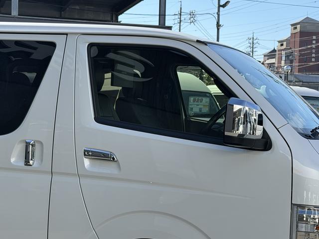 ハイエースバン スーパーＧＬ　ダークプライムＩＩ　後席モニター／アルパイン７インチナビ／ベッドキット／シートカバー／純正１５インチアルミ／ＧＲ８センターコンソール（20枚目）