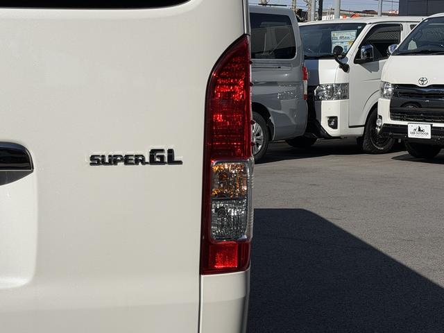 ハイエースバン スーパーＧＬ　ダークプライムＩＩ　後席モニター／アルパイン７インチナビ／ベッドキット／シートカバー／純正１５インチアルミ／ＧＲ８センターコンソール（22枚目）