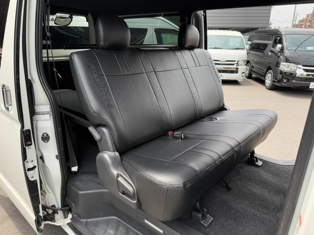 ハイエースバン スーパーＧＬ　ダークプライムＩＩ　後席モニター／アルパイン７インチナビ／ベッドキット／シートカバー／純正１５インチアルミ／ＧＲ８センターコンソール（31枚目）