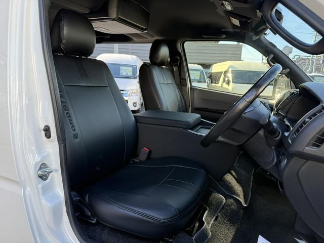 ハイエースバン スーパーＧＬ　ダークプライムＩＩ　後席モニター／アルパイン７インチナビ／ベッドキット／シートカバー／純正１５インチアルミ／ＧＲ８センターコンソール（34枚目）