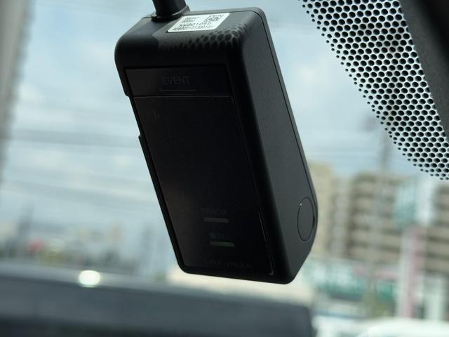 ハイエースバン スーパーＧＬ　ダークプライムＩＩ　後席モニター／アルパイン７インチナビ／ベッドキット／シートカバー／純正１５インチアルミ／ＧＲ８センターコンソール（36枚目）