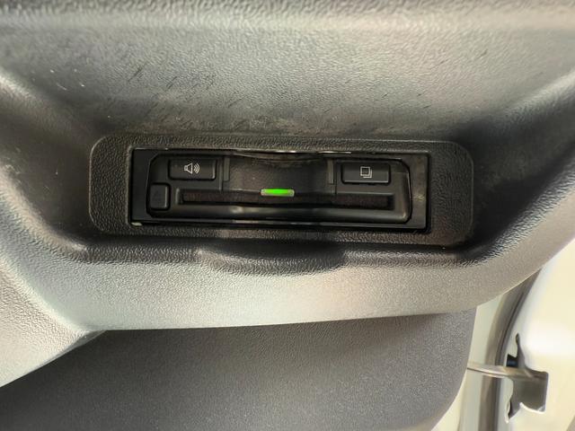 ハイエースバン スーパーＧＬ　ダークプライムＩＩ　後席モニター／アルパイン７インチナビ／ベッドキット／シートカバー／純正１５インチアルミ／ＧＲ８センターコンソール（38枚目）