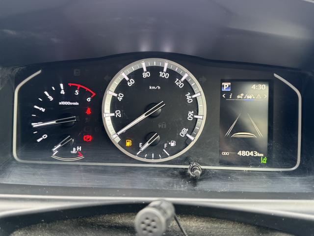 ハイエースバン スーパーＧＬ　ダークプライムＩＩ　後席モニター／アルパイン７インチナビ／ベッドキット／シートカバー／純正１５インチアルミ／ＧＲ８センターコンソール（40枚目）