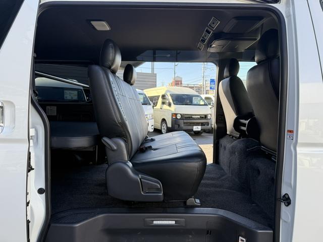 ハイエースバン スーパーＧＬ　ダークプライムＩＩ　後席モニター／アルパイン７インチナビ／ベッドキット／シートカバー／純正１５インチアルミ／ＧＲ８センターコンソール（44枚目）