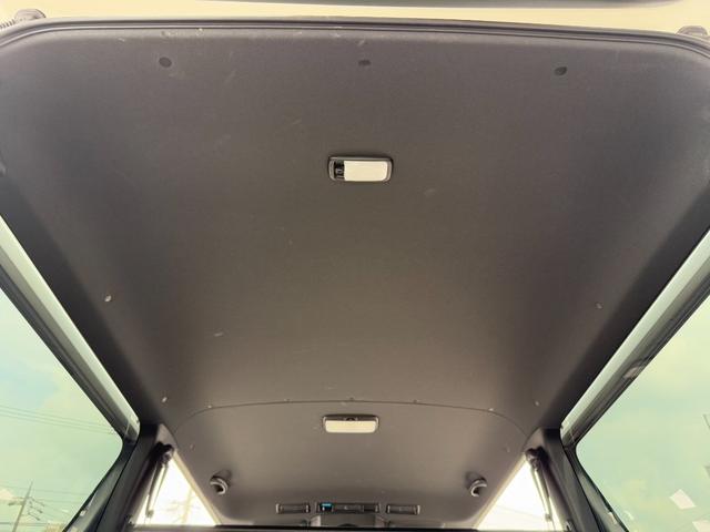 ハイエースバン スーパーＧＬ　ダークプライムＩＩ　後席モニター／アルパイン７インチナビ／ベッドキット／シートカバー／純正１５インチアルミ／ＧＲ８センターコンソール（49枚目）