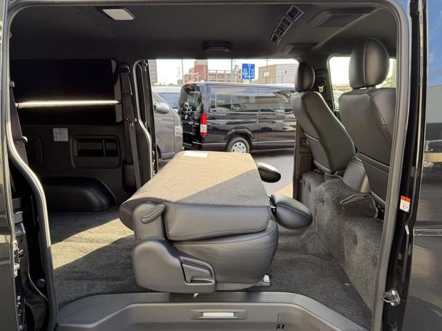 ハイエースバン スーパーGL ダークプライムII 15インチアルミホイール/純正7インチナビ/デジタルインナーミラー/両側電動スライドドア/衝突軽減ブレーキ /(51枚目)