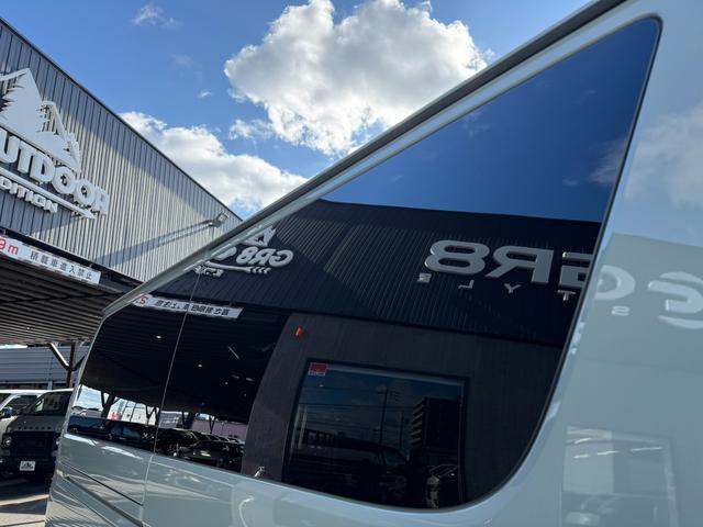 ハイエースバン ロングスーパーＧＬ　４ＷＤ／アースカラーパッケージ／１６インチアルミ／ＧＲフロントエアロ／デジタルインナーミラー／両側電動スライドドア／衝突軽減ブレーキ／ＬＥＤヘッドライト／ＡＣ１００Ｖコンセント／横滑り防止装置（26枚目）