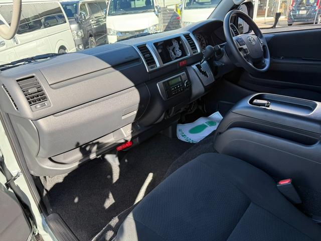 ハイエースバン ロングスーパーＧＬ　４ＷＤ／アースカラーパッケージ／１６インチアルミ／ＧＲフロントエアロ／デジタルインナーミラー／両側電動スライドドア／衝突軽減ブレーキ／ＬＥＤヘッドライト／ＡＣ１００Ｖコンセント／横滑り防止装置（36枚目）