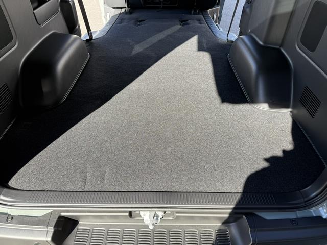 ハイエースバン ロングスーパーＧＬ　４ＷＤ／アースカラーパッケージ／１６インチアルミ／ＧＲフロントエアロ／デジタルインナーミラー／両側電動スライドドア／衝突軽減ブレーキ／ＬＥＤヘッドライト／ＡＣ１００Ｖコンセント／横滑り防止装置（54枚目）