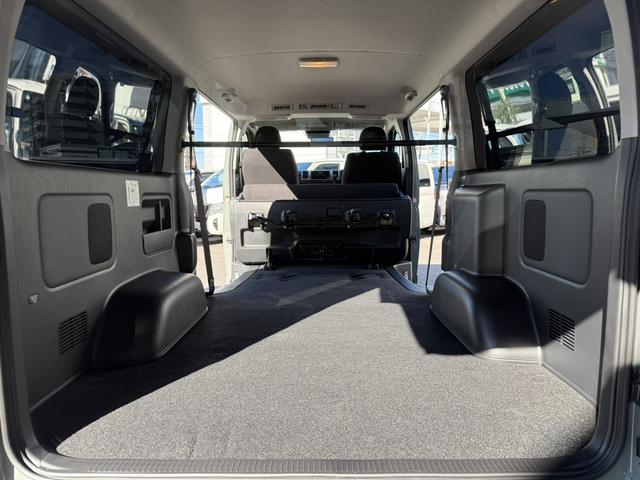 ハイエースバン ロングスーパーＧＬ　４ＷＤ／アースカラーパッケージ／１６インチアルミ／ＧＲフロントエアロ／デジタルインナーミラー／両側電動スライドドア／衝突軽減ブレーキ／ＬＥＤヘッドライト／ＡＣ１００Ｖコンセント／横滑り防止装置（55枚目）