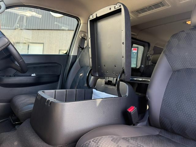 キャラバン ロンググランドプレミアムＧＸ　カロッツェリア７インチナビ／アラウンドビューモニター／インテリジェントルームミラー／片側電動スライドドア／（40枚目）
