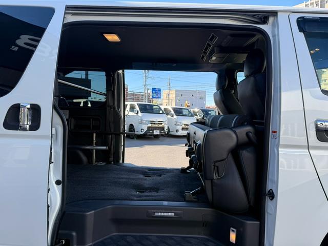 ハイエースバン スーパーＧＬ　ダークプライムＩＩ　４ＷＤ／寒冷地仕様／１６インチアルミ／アルパインＢＩＧ－Ｘ／アルパイン後席モニター／ベッドキット／バッドフェイス（53枚目）