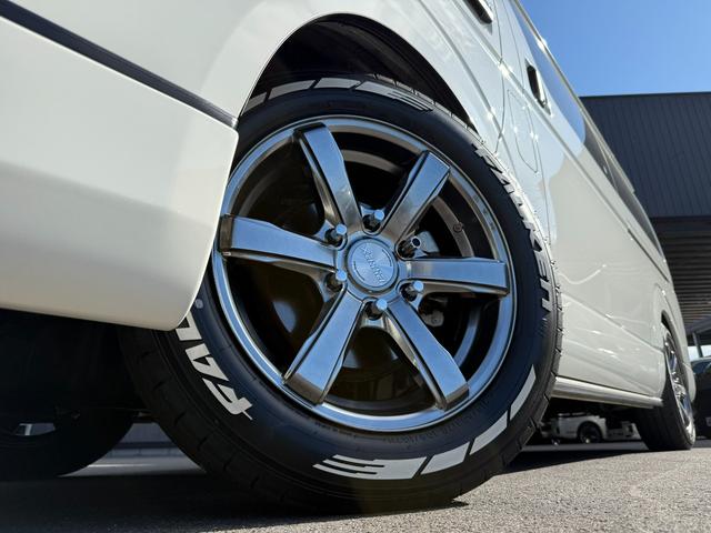 ハイエースバン ロングＤＸ　ＧＬパッケージ　マニュアル車／ローダウン／１７インチアルミホイール／ベッドキット／フロントエアロ／床張り／シートカバー／カロッツェリア７インチナビ／フルセグＴＶ／ＥＴＣ／ＬＥＤヘッドライト／キーレス／キャンピングカー（22枚目）