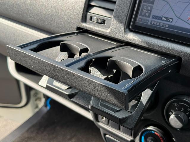 ハイエースバン ロングＤＸ　ＧＬパッケージ　マニュアル車／ローダウン／１７インチアルミホイール／ベッドキット／フロントエアロ／床張り／シートカバー／カロッツェリア７インチナビ／フルセグＴＶ／ＥＴＣ／ＬＥＤヘッドライト／キーレス／キャンピングカー（40枚目）