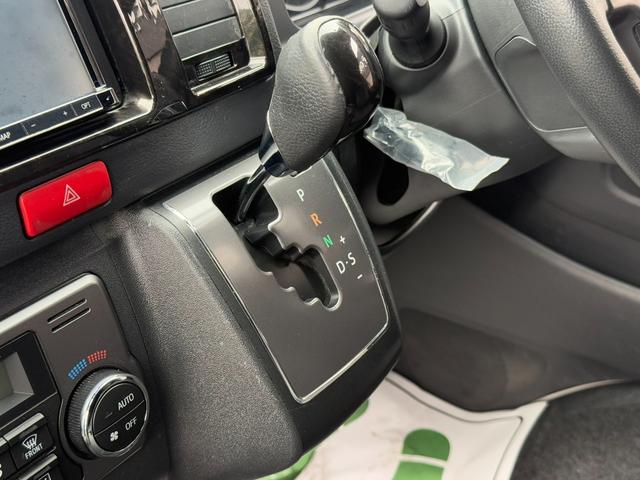 ハイエースバン スーパーＧＬ　ダークプライムＩＩ　寒冷地仕様／ローダウン／１６インチアルミ／アルパイン後席モニター／ベッドキット／モデリスタフルエアロ（45枚目）