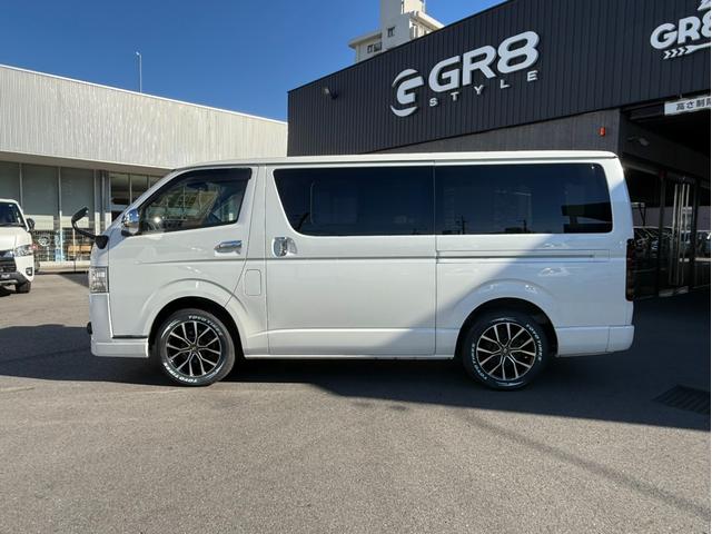 ハイエースバン スーパーＧＬ　ダークプライム　１７インチアルミホイール／フロントエアロ／スモークテールランプ／フローティングナビ／クルーズコントロール／（19枚目）