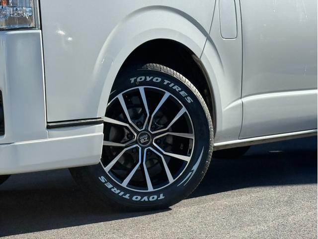 ハイエースバン スーパーＧＬ　ダークプライム　１７インチアルミホイール／フロントエアロ／スモークテールランプ／フローティングナビ／クルーズコントロール／（20枚目）