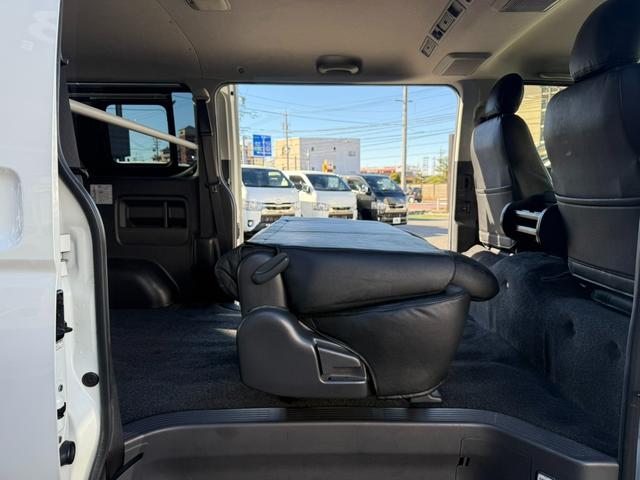 ハイエースバン スーパーＧＬ　ダークプライム　１７インチアルミホイール／フロントエアロ／スモークテールランプ／フローティングナビ／クルーズコントロール／（52枚目）