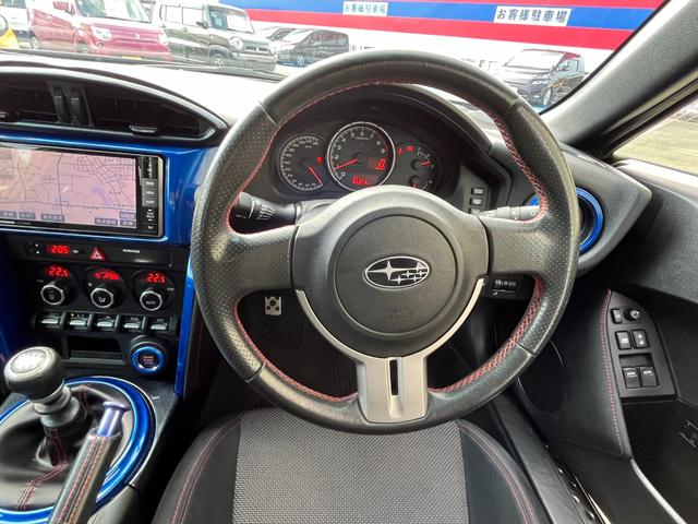 ＢＲＺ Ｓ☆６速ＭＴ☆ナビフルセグＴＶ☆Ｂｌｕｅｔｏｏｔｈ再生☆スマ　―トキー☆ＬＥＤオートライト☆ＥＴＣ☆ブリッツ車高調☆Ｆタワーバー☆オーストラリア仕様リヤウイング☆１７インチアルミ☆タワーバー☆エアロパーツ☆プッシュスタート☆ＴＯＭｓパーツ☆人気車種です早い者勝ち（4枚目）