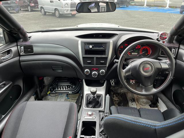 ＷＲＸ　ＳＴｉ　スペックＣ☆２名乗車公認☆ツインメタルクラッ　チ☆オーリンズ車高調☆ブレンボ大型キャリパー☆ブリッドフルバケットシート☆フルスケールスピードメーター☆クイックシフト☆フジツボマフラー☆ＳＹＭＳエキマニ☆ロールバー☆ブリッツブーストメーター☆(2枚目)