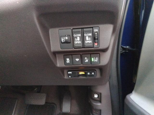 フリード G・ホンダセンシング★純正ナビフルセグTV★純正フリップダウ ンモニター★視点切替バックカメラ★両側パワースライドドア★3列6人乗り★アダプティブクルーズコントロール★ホンダセンシング★ウッドパネル★アイドリングストップ★スマートキー★プッシュスタート★(59枚目)