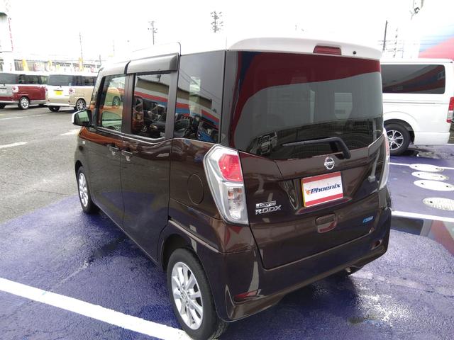 デイズルークス Ｘ　Ｖセレクション★ナビフルセグＴＶ★アラウンドビューモニタ　ー★両側パワースライドドア★エマージェンシーブレーキ★ホワイトルーフ★革巻ステアリング★電格ミラー★アイドリングストップ★ＥＴＣ★フロントドライブレコーダー★ライトレベライザー★インテリキー★（8枚目）