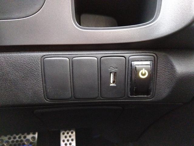 ストリーム ＲＳＺ★ギャザーズＨＤＤナビ★フルセグＴＶ★バックカメラ★　後席フリップダウンモニター★前後ドライブレコーダー★ＨＩＤオートライト★ＬＥＤフォグ★ＥＴＣ★キーレスキー★モデューロマフラー★ＣＤ，ＤＶＤ再生★オートエアコン★フルフラットシート★３列シート★（52枚目）