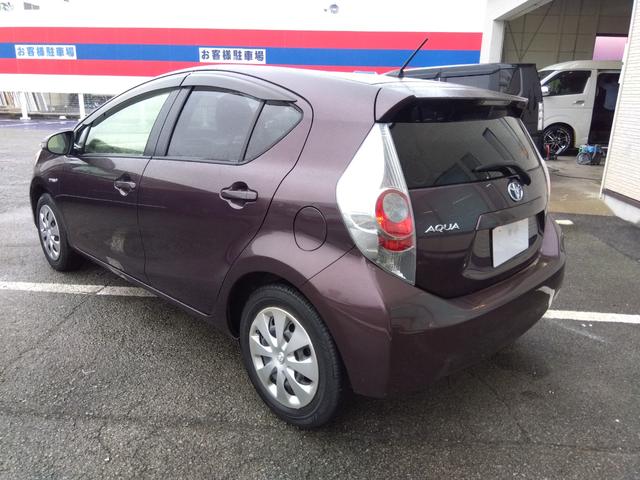 アクア S★純正ナビ★地デジTV★バックカメラ★オートライト★ アイドリングストップ★スマートキー★プッシュスタート★ヘッドライトレベライザー★CD、DVD再生★Bluetooth再生★ウィンカーミラー★ECOモード★EVモード★オートエアコン★パワーウィンドウ★(7枚目)