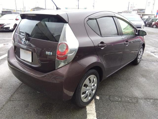 アクア S★純正ナビ★地デジTV★バックカメラ★オートライト★ アイドリングストップ★スマートキー★プッシュスタート★ヘッドライトレベライザー★CD、DVD再生★Bluetooth再生★ウィンカーミラー★ECOモード★EVモード★オートエアコン★パワーウィンドウ★(9枚目)