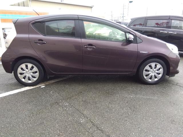 アクア S★純正ナビ★地デジTV★バックカメラ★オートライト★ アイドリングストップ★スマートキー★プッシュスタート★ヘッドライトレベライザー★CD、DVD再生★Bluetooth再生★ウィンカーミラー★ECOモード★EVモード★オートエアコン★パワーウィンドウ★(10枚目)