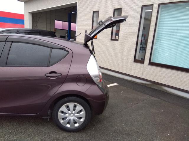 アクア S★純正ナビ★地デジTV★バックカメラ★オートライト★ アイドリングストップ★スマートキー★プッシュスタート★ヘッドライトレベライザー★CD、DVD再生★Bluetooth再生★ウィンカーミラー★ECOモード★EVモード★オートエアコン★パワーウィンドウ★(54枚目)