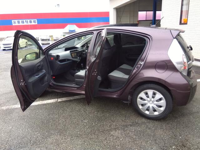 アクア S★純正ナビ★地デジTV★バックカメラ★オートライト★ アイドリングストップ★スマートキー★プッシュスタート★ヘッドライトレベライザー★CD、DVD再生★Bluetooth再生★ウィンカーミラー★ECOモード★EVモード★オートエアコン★パワーウィンドウ★(56枚目)