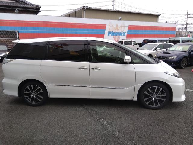 エスティマ アエラス プレミアムエディション★純正9インチナビ★フルセグ TV★CD,DVD再生★Bluetooth再生★革巻きステアリング★クルーズコントロール★フリップダウンモニター★パワーシート★両側パワースライドドア★バックカメラ★電格ミラー★HIDオートライト★(10枚目)