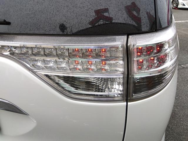 エスティマ アエラス プレミアムエディション★純正9インチナビ★フルセグ TV★CD,DVD再生★Bluetooth再生★革巻きステアリング★クルーズコントロール★フリップダウンモニター★パワーシート★両側パワースライドドア★バックカメラ★電格ミラー★HIDオートライト★(16枚目)