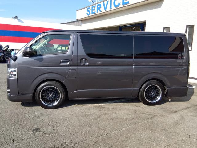 ハイエースバン スーパーＧＬ　ダークプライム★ナビフルセグＴＶ★フリップダウ　ンモニター★バックカメラ★ＬＥＤオートライト★両側パワースライドドア★バッドフェイス★ｅｓｓｅｘローダウン★ベッドキッド★バレンティＬＥＤドアミラーウィンカー★ステアリングリモコン★スマートキー★（6枚目）