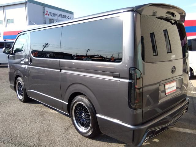 ハイエースバン スーパーＧＬ　ダークプライム★ナビフルセグＴＶ★フリップダウ　ンモニター★バックカメラ★ＬＥＤオートライト★両側パワースライドドア★バッドフェイス★ｅｓｓｅｘローダウン★ベッドキッド★バレンティＬＥＤドアミラーウィンカー★ステアリングリモコン★スマートキー★（7枚目）
