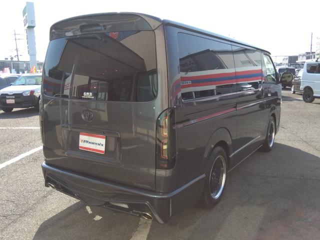 ハイエースバン スーパーＧＬ　ダークプライム★ナビフルセグＴＶ★フリップダウ　ンモニター★バックカメラ★ＬＥＤオートライト★両側パワースライドドア★バッドフェイス★ｅｓｓｅｘローダウン★ベッドキッド★バレンティＬＥＤドアミラーウィンカー★ステアリングリモコン★スマートキー★（9枚目）