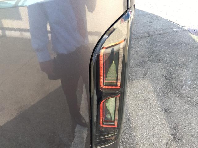 ハイエースバン スーパーＧＬ　ダークプライム★ナビフルセグＴＶ★フリップダウ　ンモニター★バックカメラ★ＬＥＤオートライト★両側パワースライドドア★バッドフェイス★ｅｓｓｅｘローダウン★ベッドキッド★バレンティＬＥＤドアミラーウィンカー★ステアリングリモコン★スマートキー★（21枚目）